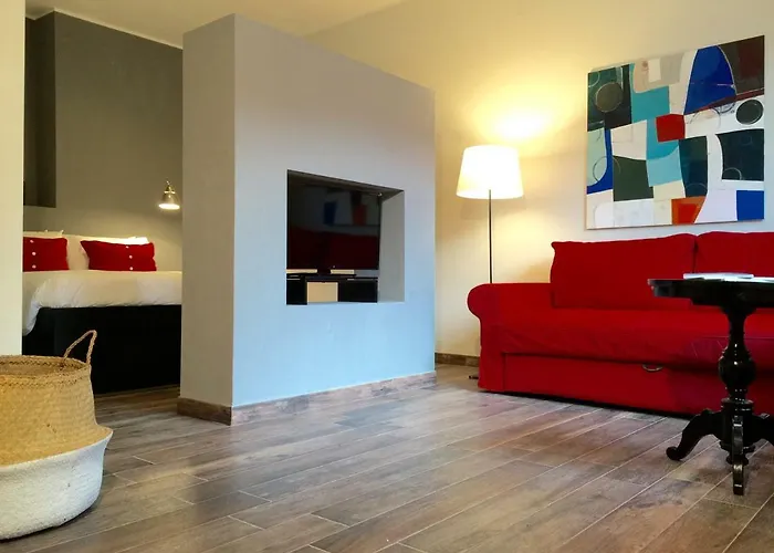 Charming New Loft דירה