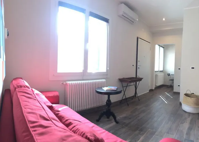 Charming New Loft דירה